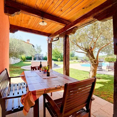 Mare3 With Pool, Sea View And Hydromassage *