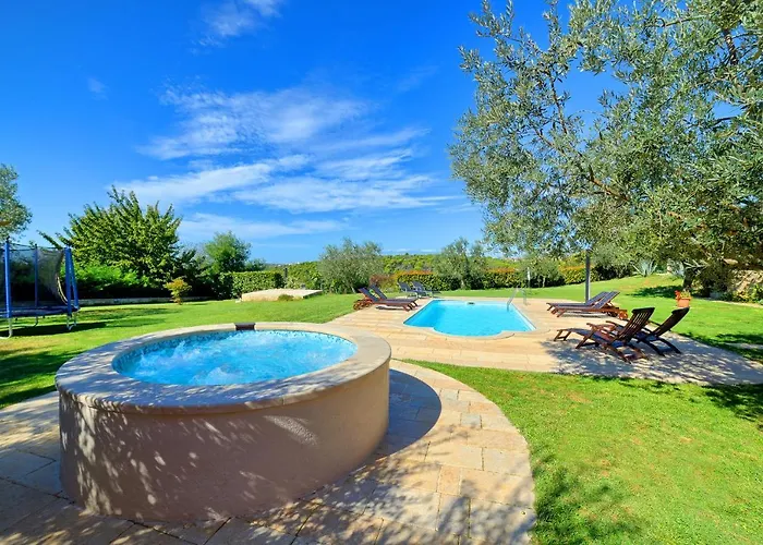 Apartman Mare3 With Pool, Sea View And Hydromassage *